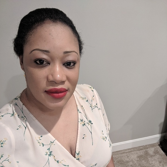 Meet your Posher, Isatou - Picture 1 of 1